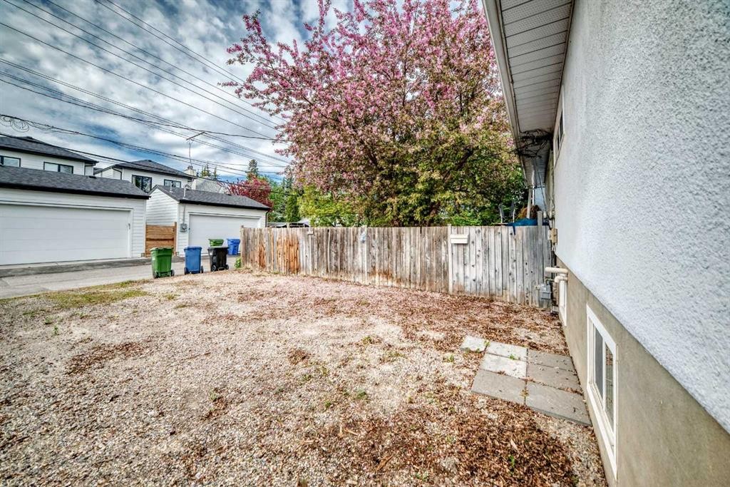 2311 Westmount Road Nw, Calgary, AB - Outdoor