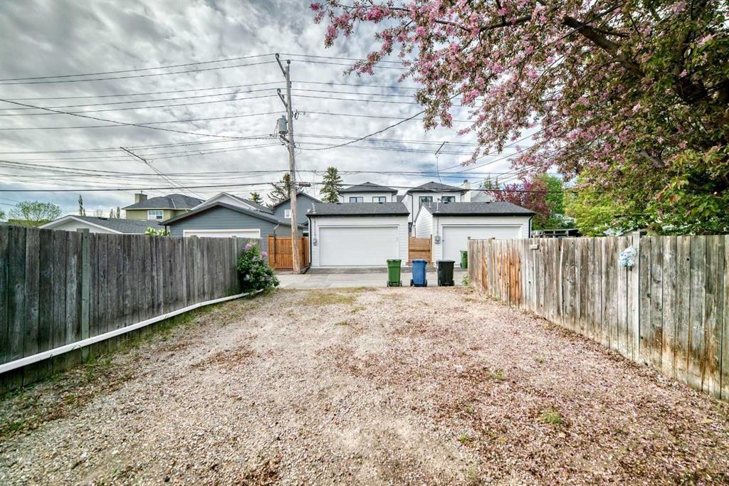 2311 Westmount Road Nw, Calgary, AB - Outdoor