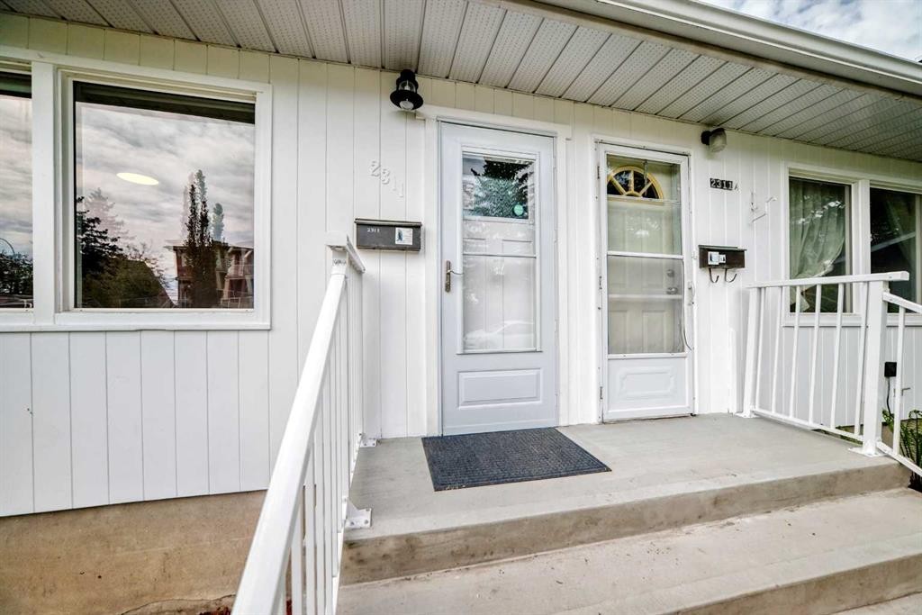 2311 Westmount Road Nw, Calgary, AB - Outdoor With Exterior