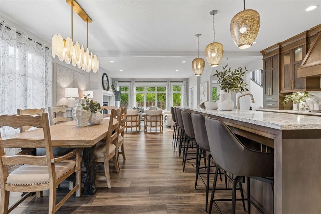 512 Memorial Drive Nw, Calgary, AB - Indoor Photo Showing Dining Room