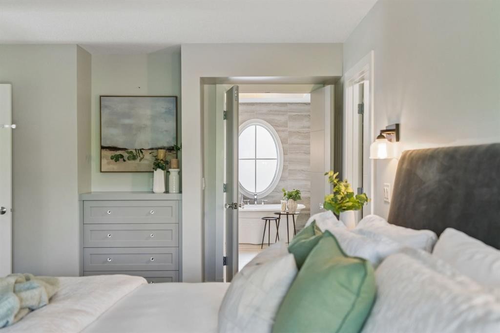 512 Memorial Drive Nw, Calgary, AB - Indoor Photo Showing Bedroom