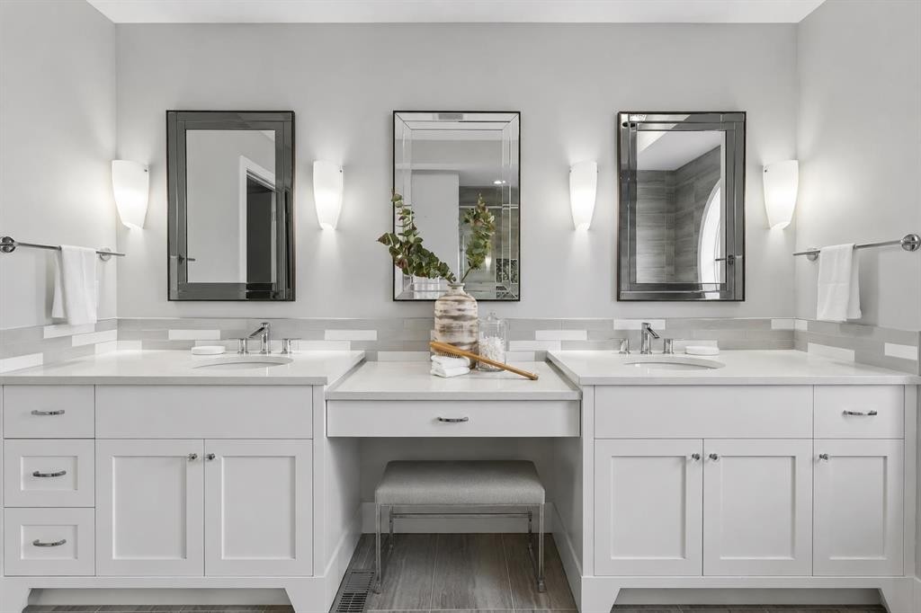 512 Memorial Drive Nw, Calgary, AB - Indoor Photo Showing Bathroom