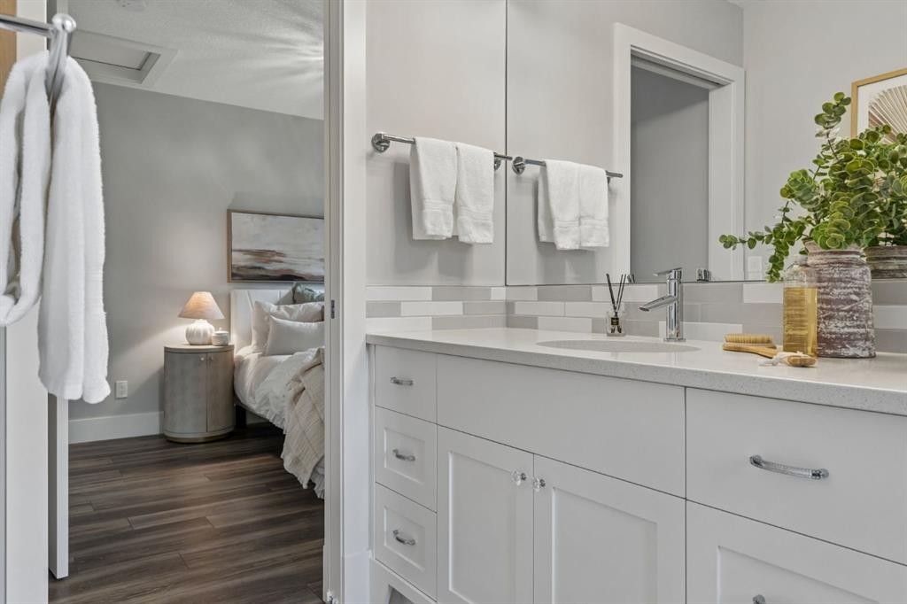 512 Memorial Drive Nw, Calgary, AB - Indoor Photo Showing Bathroom
