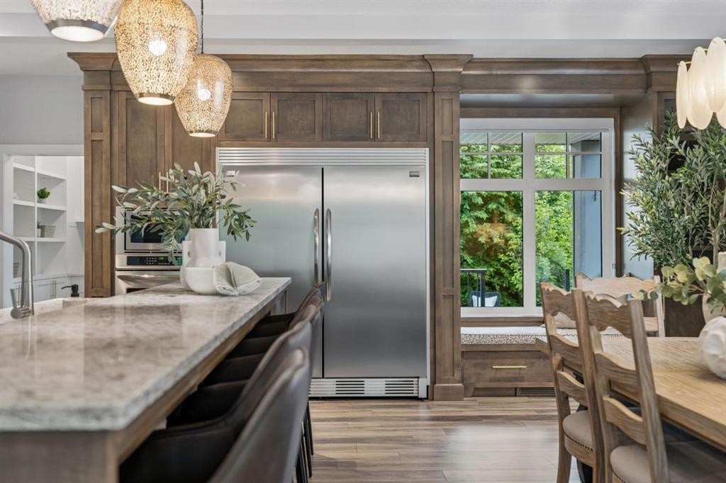 512 Memorial Drive Nw, Calgary, AB - Indoor Photo Showing Dining Room