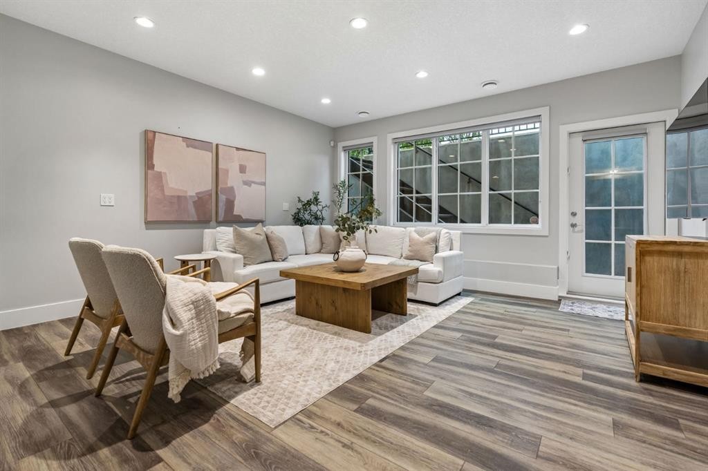 512 Memorial Drive Nw, Calgary, AB - Indoor