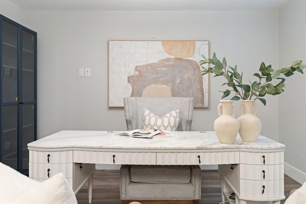 512 Memorial Drive Nw, Calgary, AB - Indoor