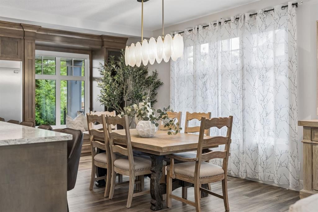 512 Memorial Drive Nw, Calgary, AB - Indoor Photo Showing Dining Room