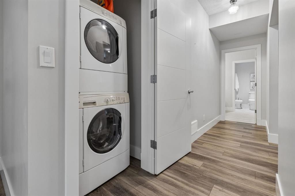 512 Memorial Drive Nw, Calgary, AB - Indoor Photo Showing Laundry Room