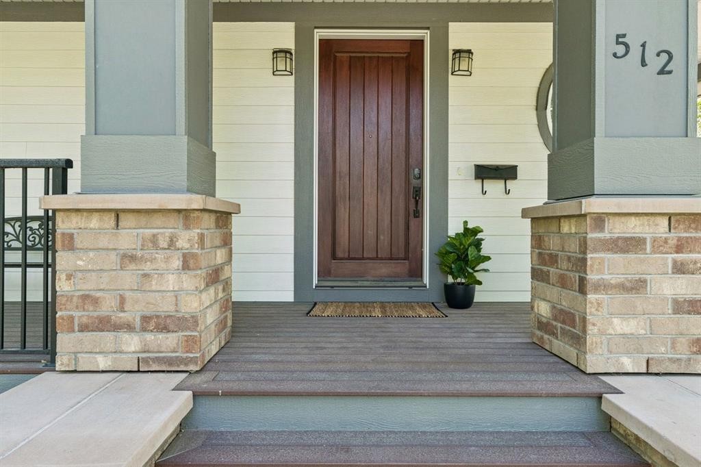 512 Memorial Drive Nw, Calgary, AB - Outdoor With Exterior