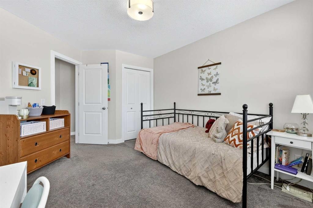 236 Aspenmere Circle, Chestermere, AB - Indoor Photo Showing Bedroom
