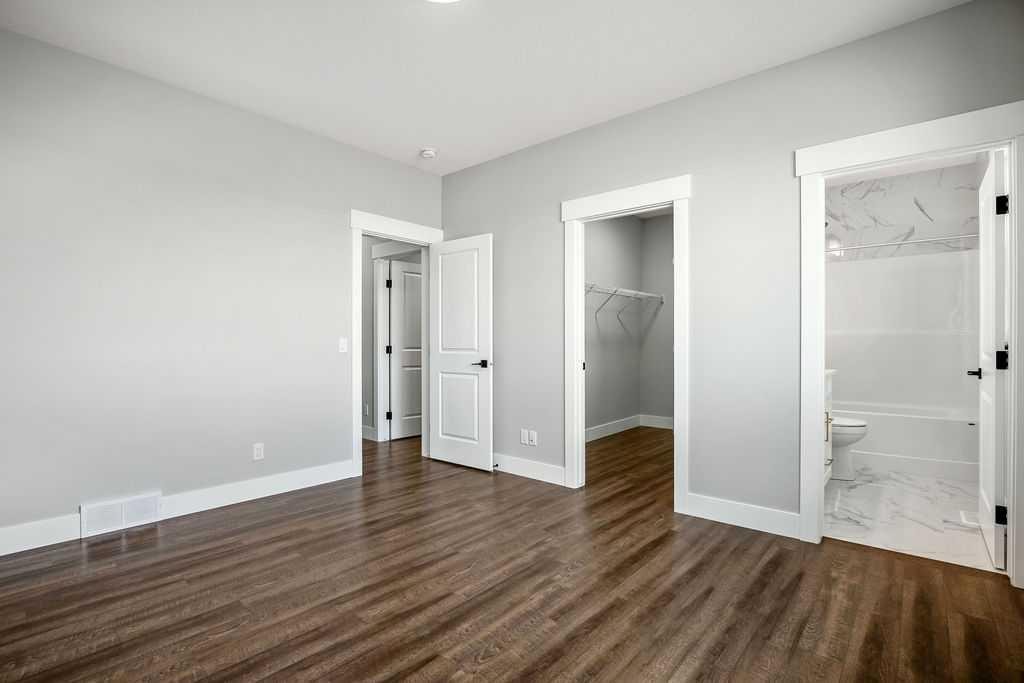 127 Creekstone Park Sw, Calgary, AB - Indoor Photo Showing Other Room