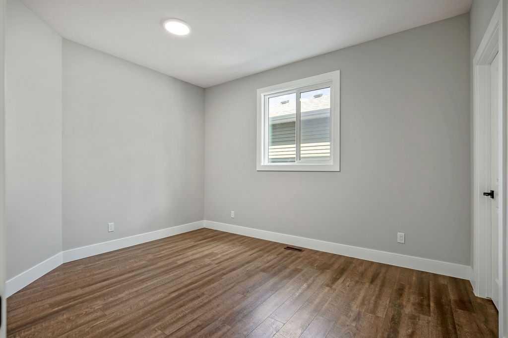 127 Creekstone Park Sw, Calgary, AB - Indoor Photo Showing Other Room