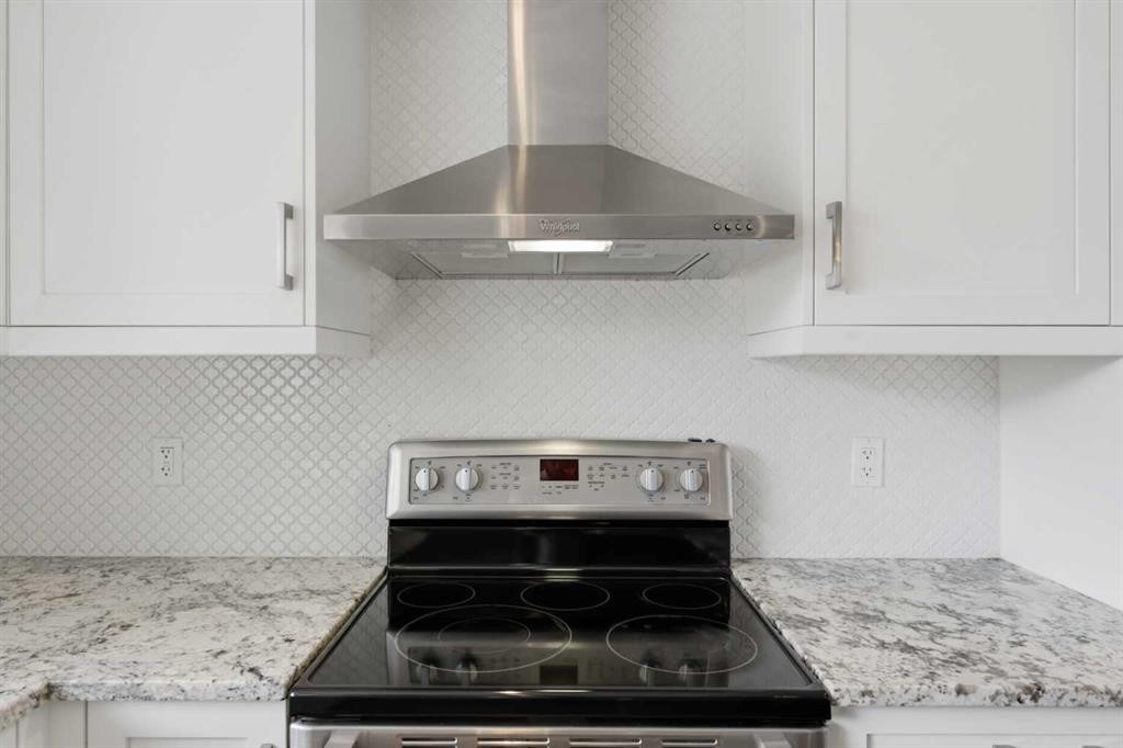 819 Avonlea Place Se, Calgary, AB - Indoor Photo Showing Kitchen
