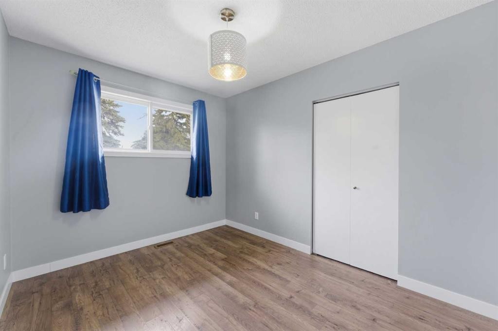 819 Avonlea Place Se, Calgary, AB - Indoor
