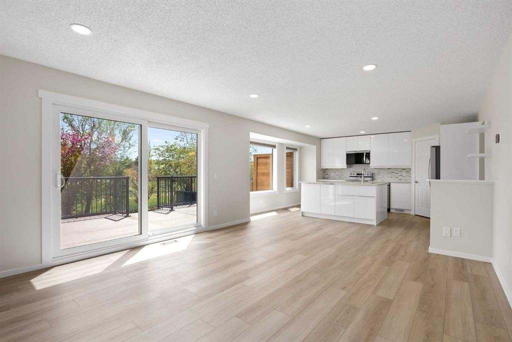 53 Riverview Close, Cochrane, AB - Indoor