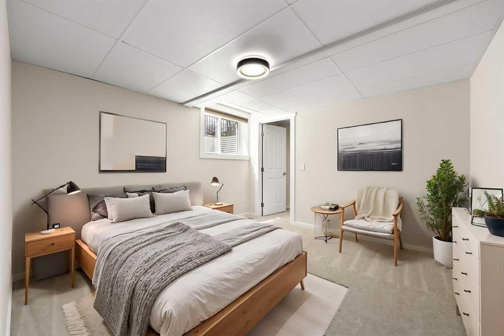 53 Riverview Close, Cochrane, AB - Indoor Photo Showing Bedroom