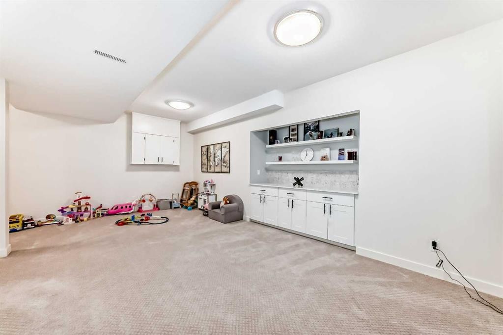 47 Canterbury Court Sw, Calgary, AB - Indoor Photo Showing Other Room