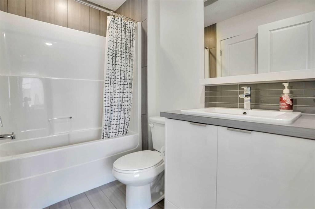 281 Walden Drive Se, Calgary, AB - Indoor Photo Showing Bathroom