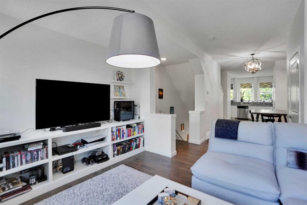 281 Walden Drive Se, Calgary, AB - Indoor Photo Showing Living Room