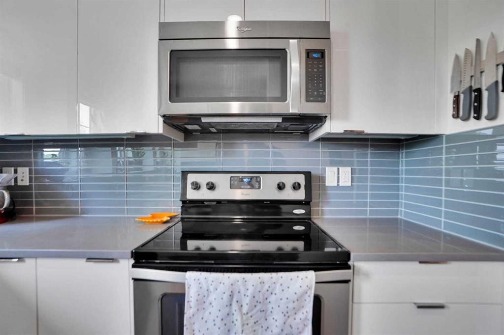281 Walden Drive Se, Calgary, AB - Indoor Photo Showing Kitchen With Upgraded Kitchen