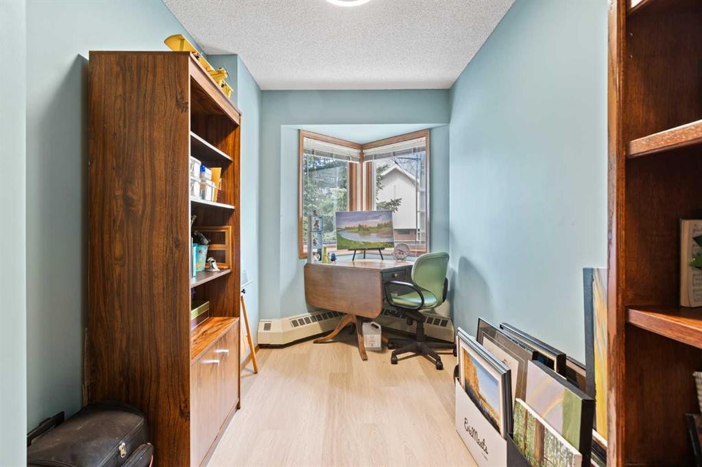101-410 7 Street Sw, High River, AB - Indoor Photo Showing Office