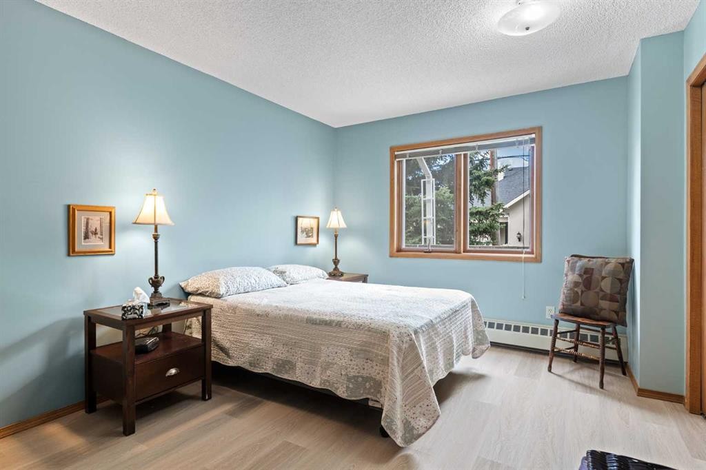 101-410 7 Street Sw, High River, AB - Indoor Photo Showing Bedroom