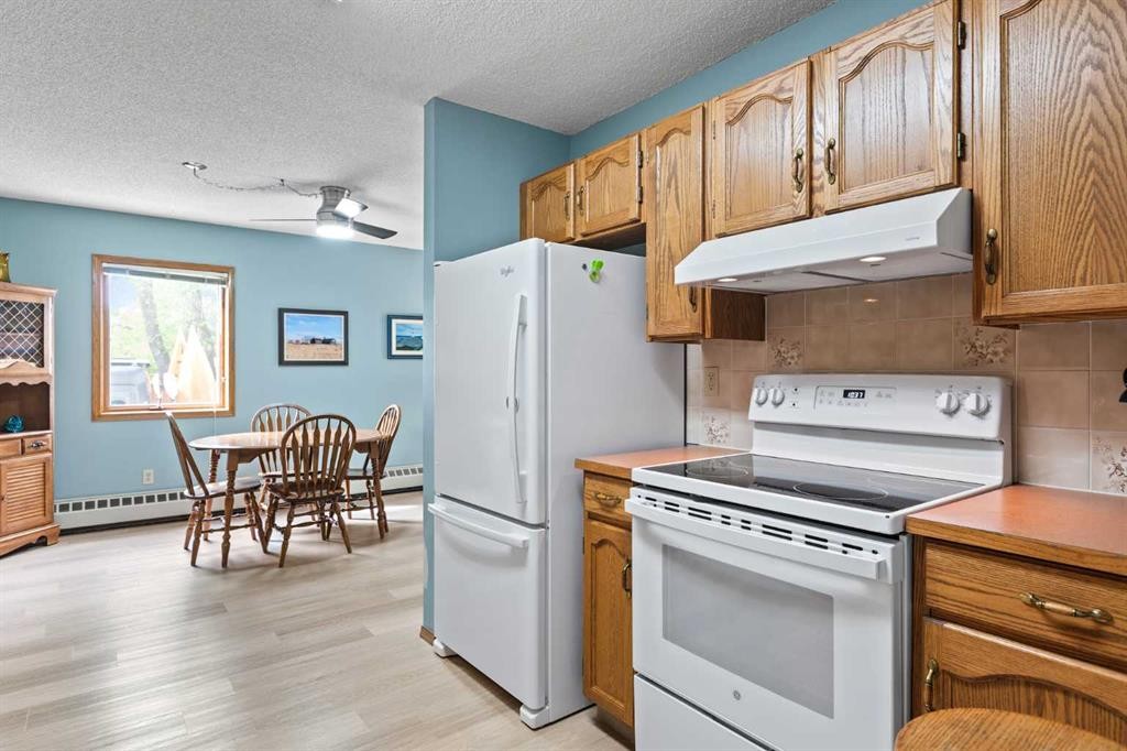 101-410 7 Street Sw, High River, AB - Indoor Photo Showing Kitchen