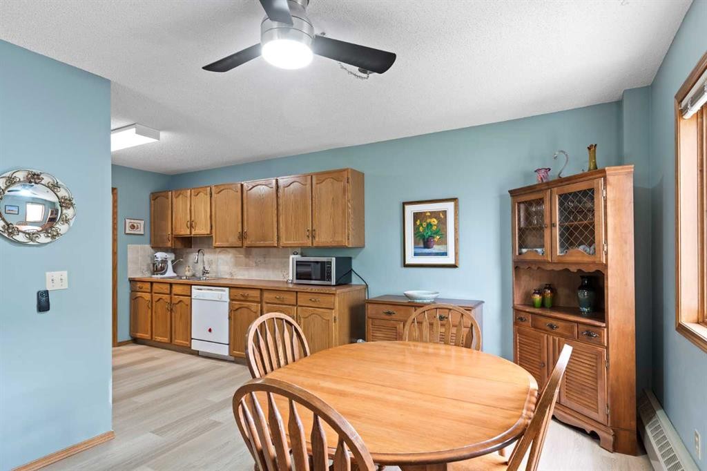 101-410 7 Street Sw, High River, AB - Indoor Photo Showing Dining Room