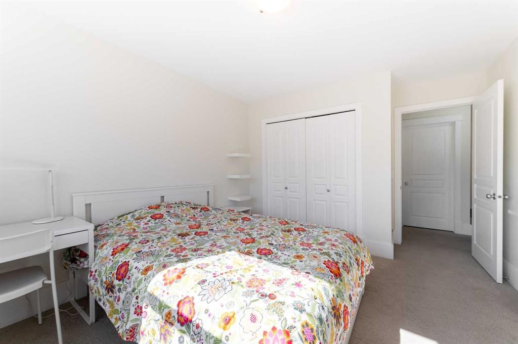 1024 Wentworth Rise Sw, Calgary, AB - Indoor Photo Showing Bedroom
