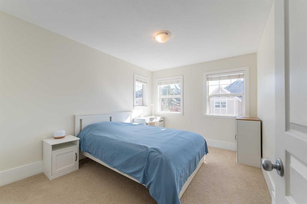 1024 Wentworth Rise Sw, Calgary, AB - Indoor Photo Showing Bedroom