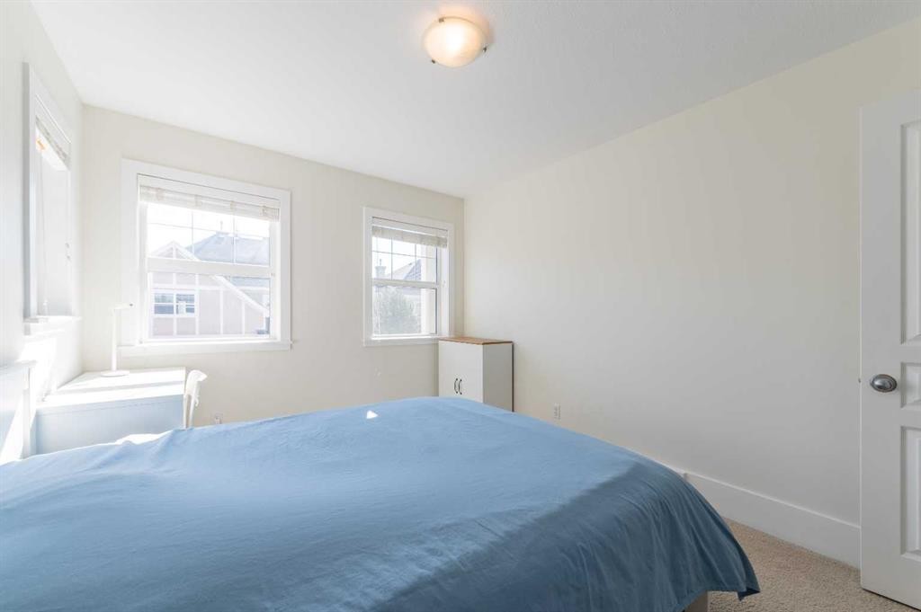 1024 Wentworth Rise Sw, Calgary, AB - Indoor Photo Showing Bedroom
