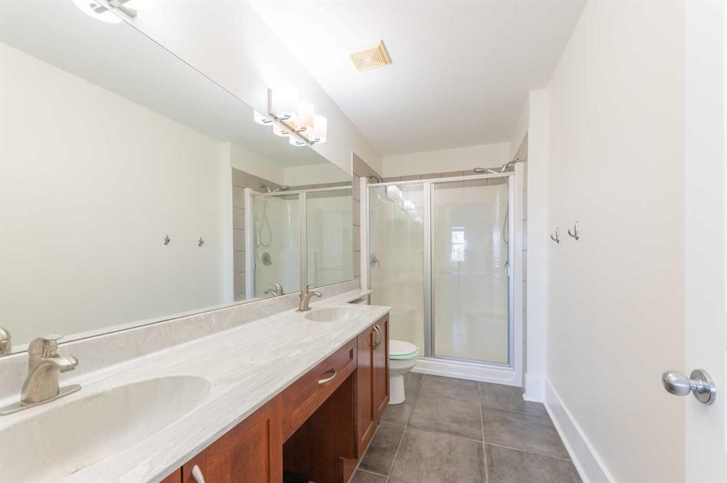 1024 Wentworth Rise Sw, Calgary, AB - Indoor Photo Showing Bathroom