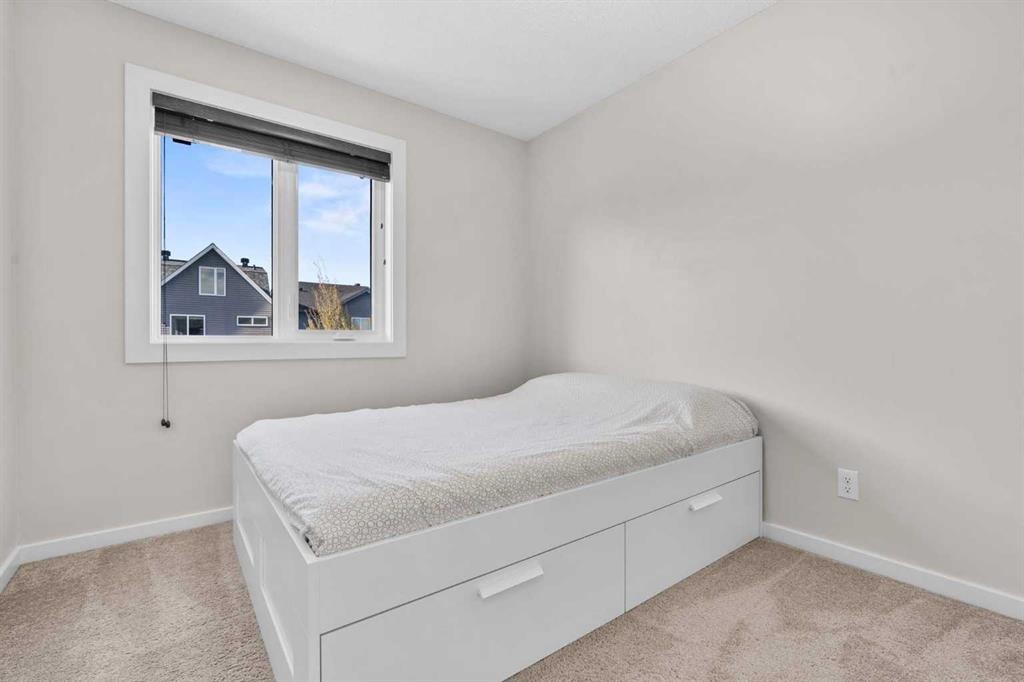 567 Evansborough Way Nw, Calgary, AB - Indoor Photo Showing Bedroom