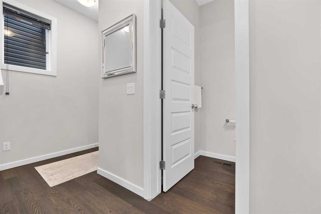567 Evansborough Way Nw, Calgary, AB - Indoor Photo Showing Other Room