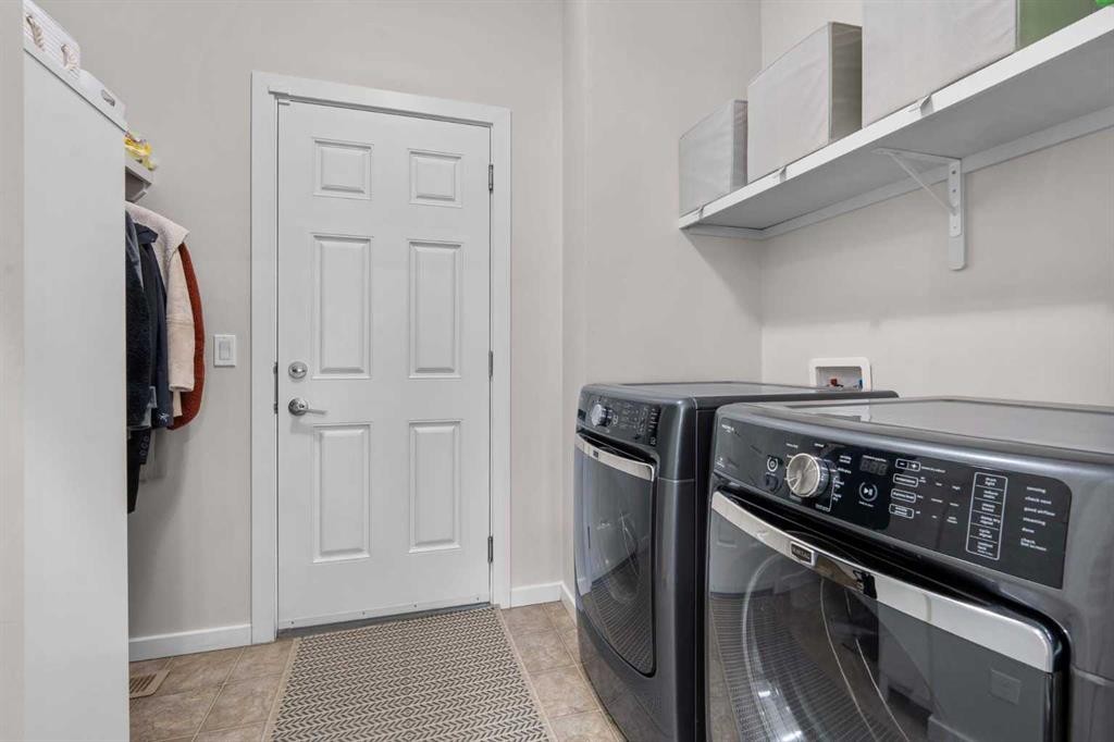 567 Evansborough Way Nw, Calgary, AB - Indoor Photo Showing Laundry Room