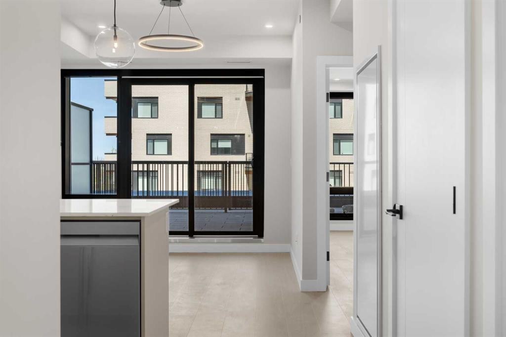 309-8375 Broadcast Avenue Sw, Calgary, AB - Indoor Photo Showing Other Room