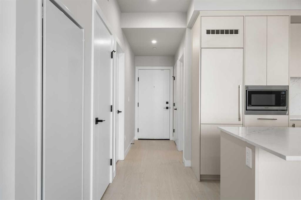 309-8375 Broadcast Avenue Sw, Calgary, AB - Indoor