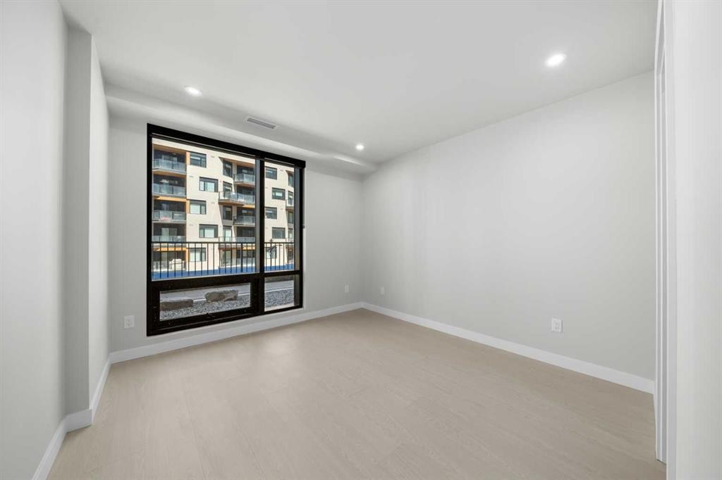309-8375 Broadcast Avenue Sw, Calgary, AB - Indoor Photo Showing Other Room