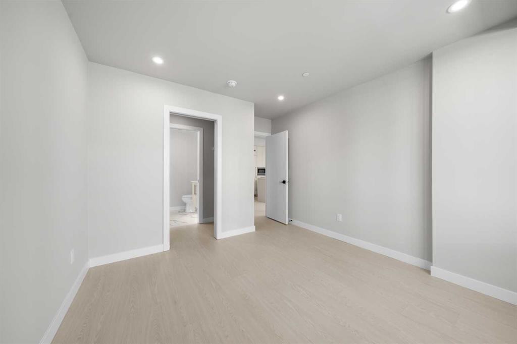 309-8375 Broadcast Avenue Sw, Calgary, AB - Indoor Photo Showing Other Room