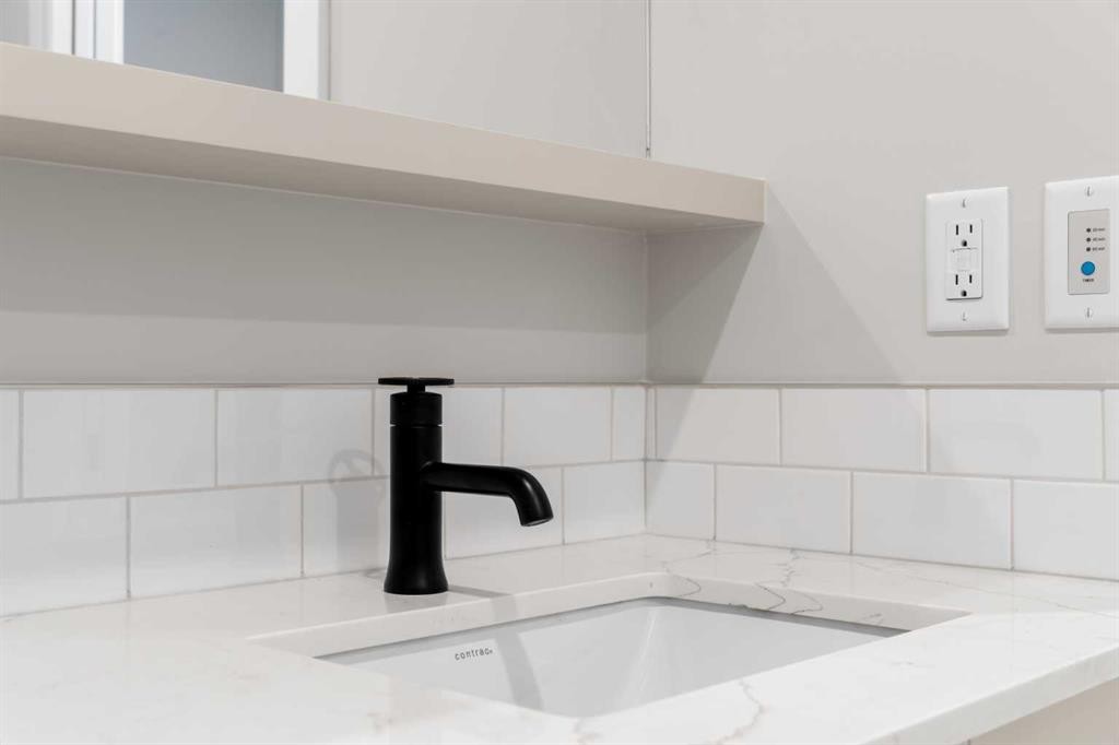 309-8375 Broadcast Avenue Sw, Calgary, AB - Indoor Photo Showing Bathroom