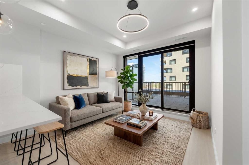 309-8375 Broadcast Avenue Sw, Calgary, AB - Indoor Photo Showing Living Room