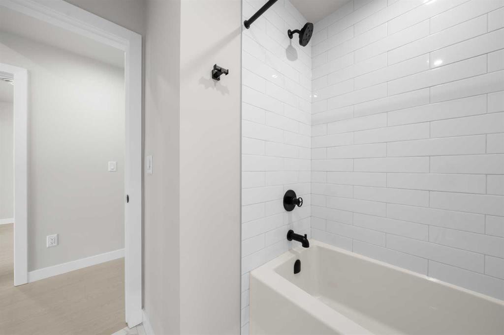 309-8375 Broadcast Avenue Sw, Calgary, AB - Indoor Photo Showing Bathroom