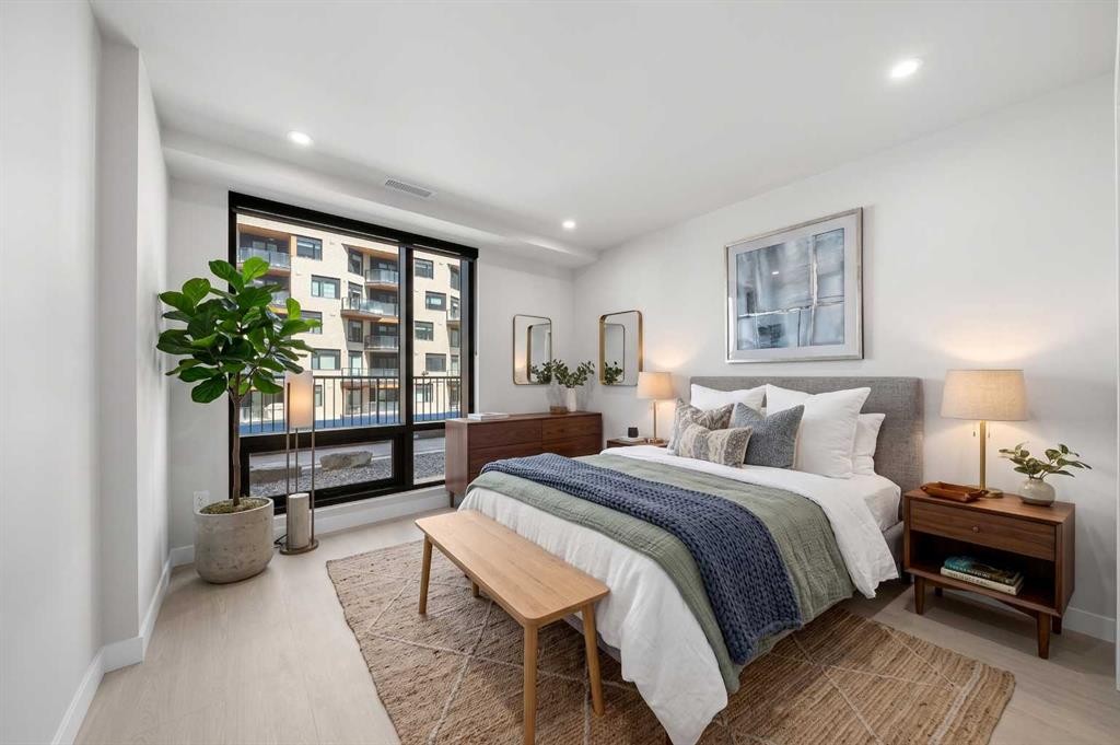 309-8375 Broadcast Avenue Sw, Calgary, AB - Indoor Photo Showing Bedroom
