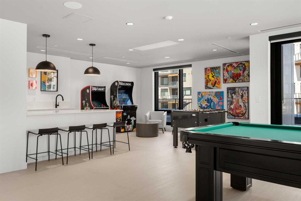 309-8375 Broadcast Avenue Sw, Calgary, AB - Indoor Photo Showing Other Room