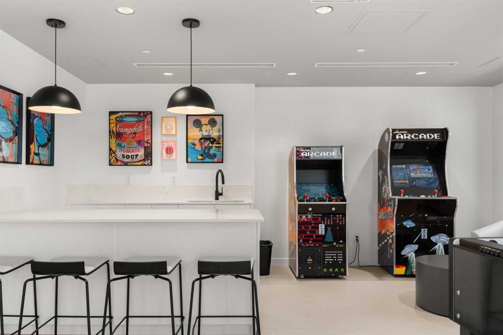 309-8375 Broadcast Avenue Sw, Calgary, AB - Indoor Photo Showing Other Room