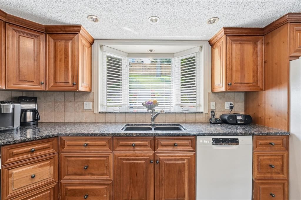 5807 Coach Hill Road Sw, Calgary, AB - Indoor Photo Showing Kitchen With Double Sink