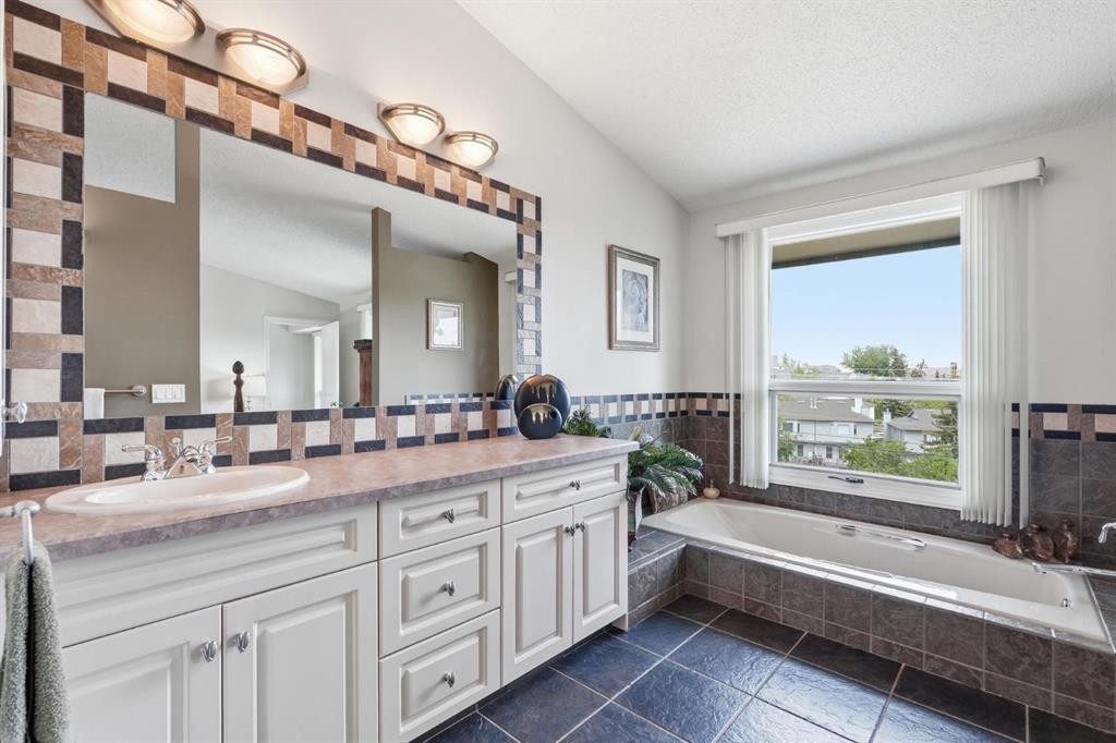 5807 Coach Hill Road Sw, Calgary, AB - Indoor Photo Showing Bathroom