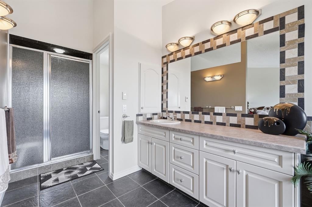 5807 Coach Hill Road Sw, Calgary, AB - Indoor Photo Showing Bathroom