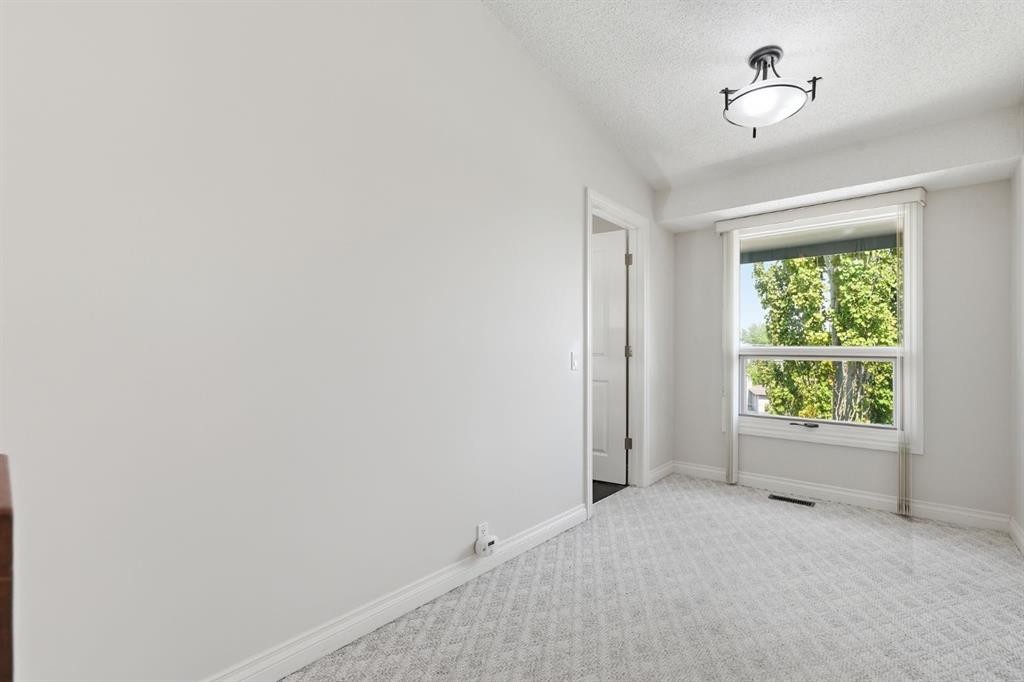 5807 Coach Hill Road Sw, Calgary, AB - Indoor Photo Showing Other Room