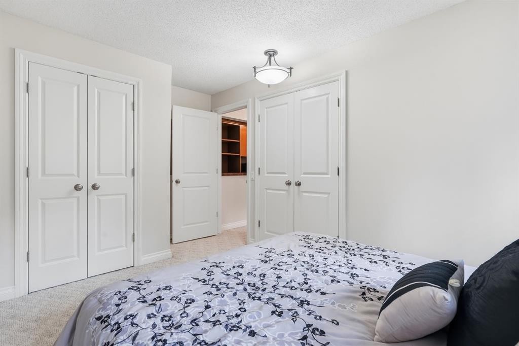 5807 Coach Hill Road Sw, Calgary, AB - Indoor Photo Showing Bedroom